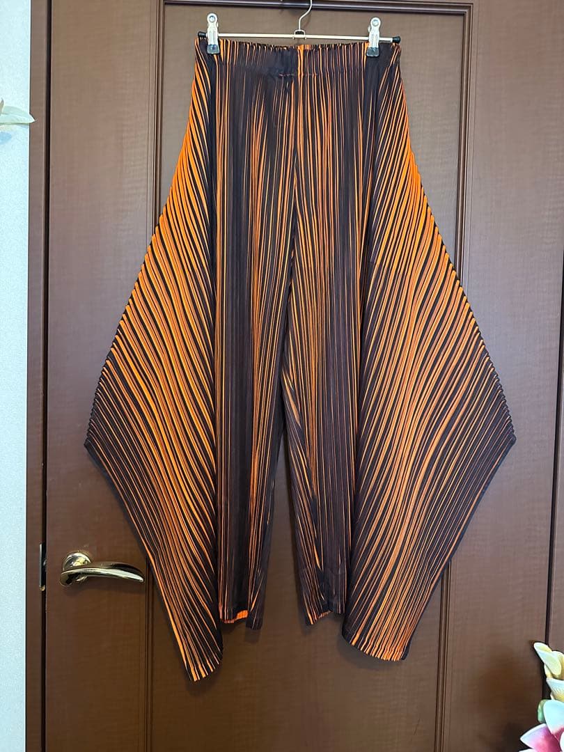 プリーツプリーズ アルトネオンワイドパンツ オレンジx 黒 美品 ネオン
