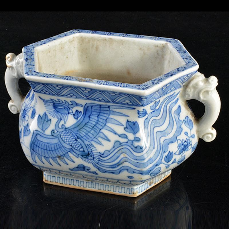 瀬戸焼　古瀬戸　染付　鳳凰花文　双耳六角香炉　M　R7342 瀬戸焼 古瀬戸 染付 鳳凰花文 双耳六角香炉 M R7342