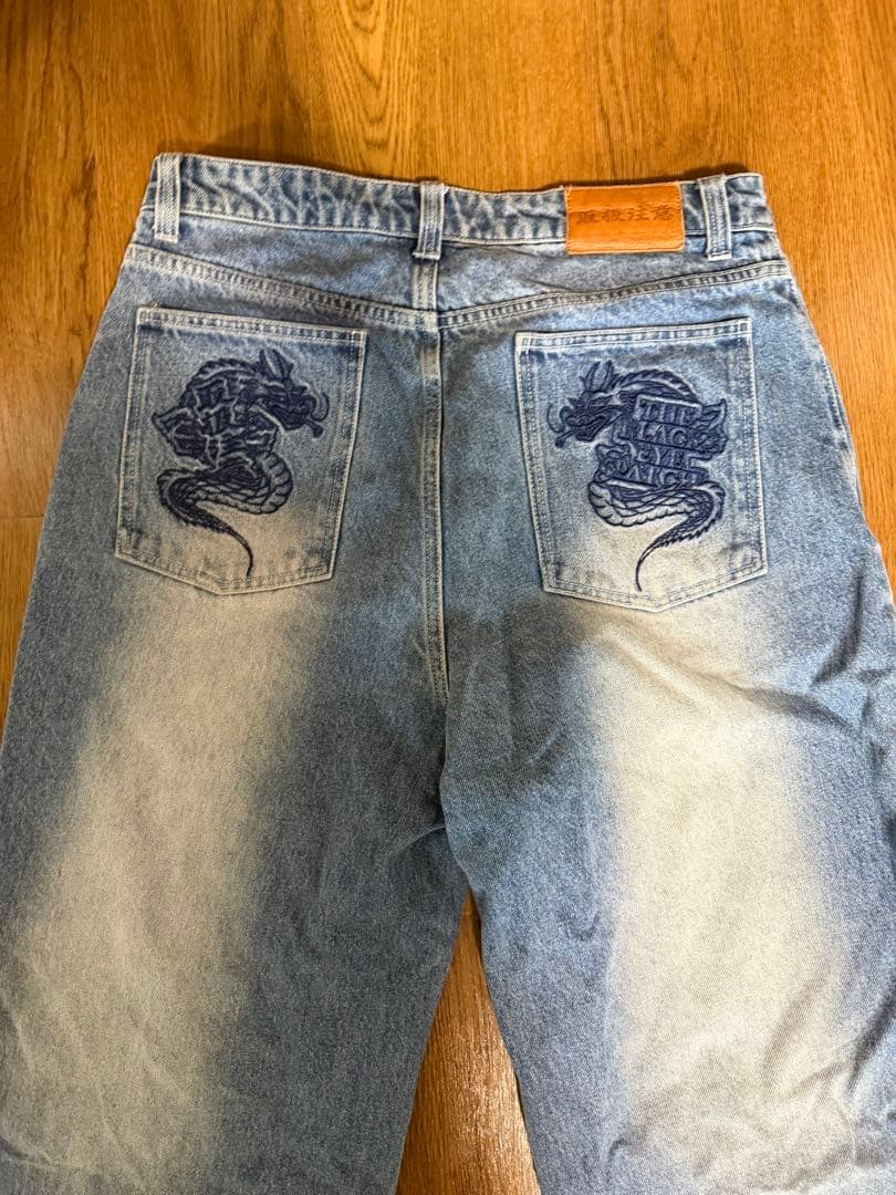 BLACKEYEPATCH スネーク刺繍 デニムパンツ 34 3364925G0008_x1_a001.jpg