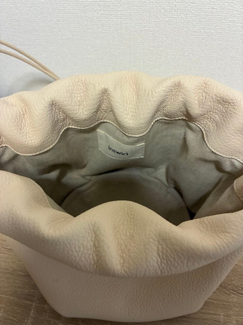 Inswirl インスワール 巾着バッグ ミディアム ホワイト レザー ETRE