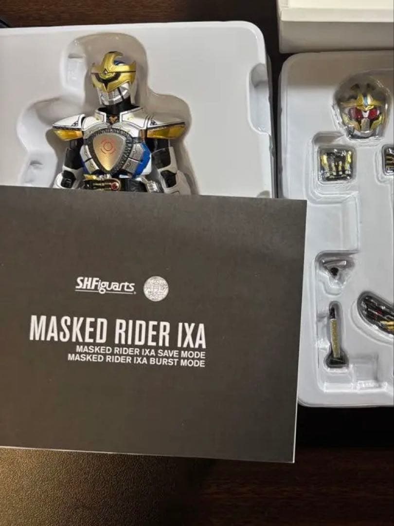 S.H.Figuarts 真骨彫 仮面ライダーイクサ　輸送箱付き