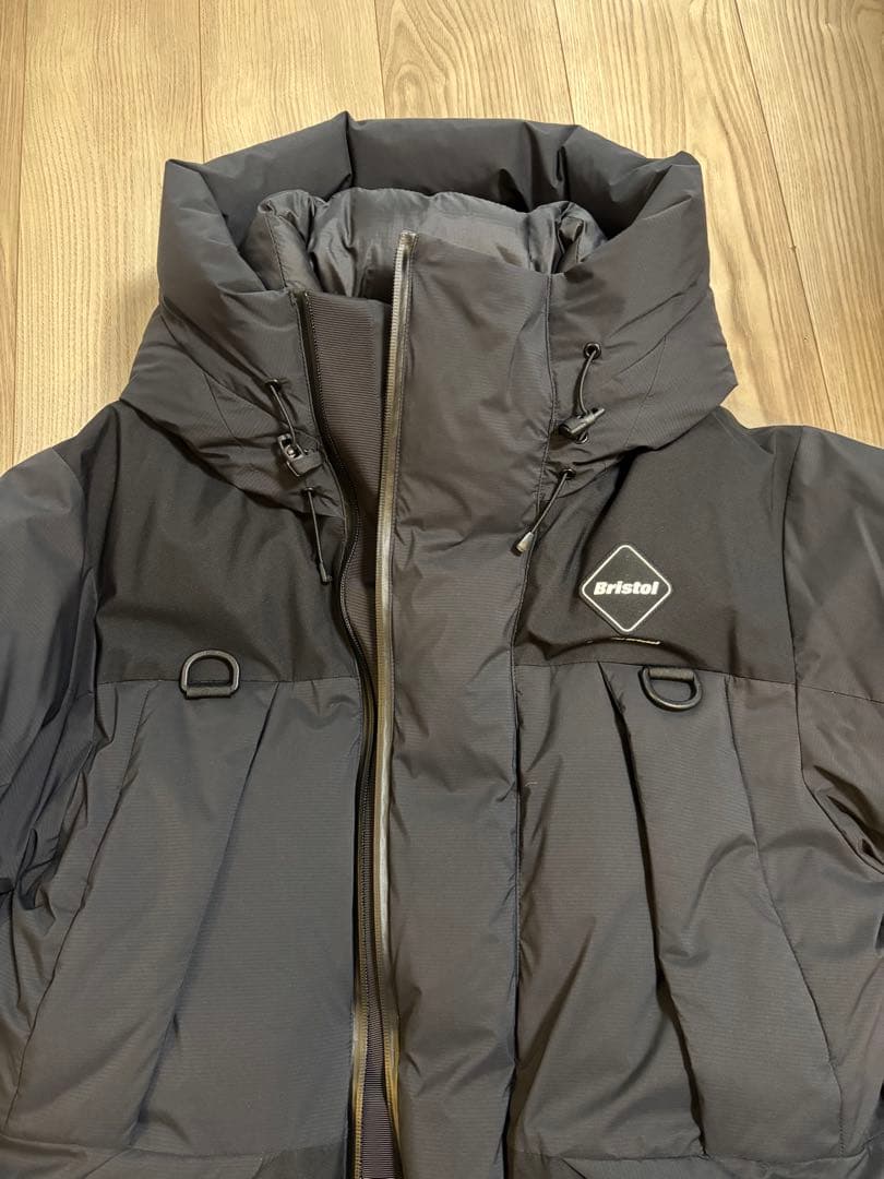 F.C.Real BristolDOWN BENCH PARKA ダウン