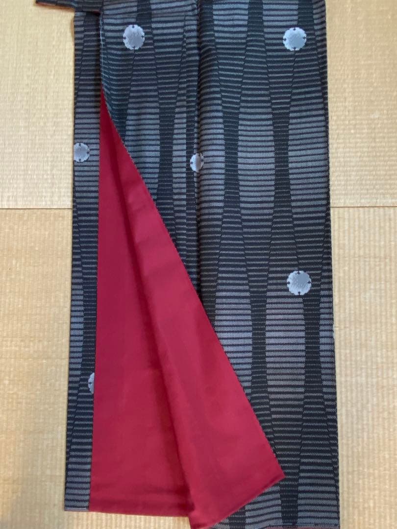 未使用】黒色 泥染本場大島紬 たてわくに雪輪柄 着物（袷） - メルカリ