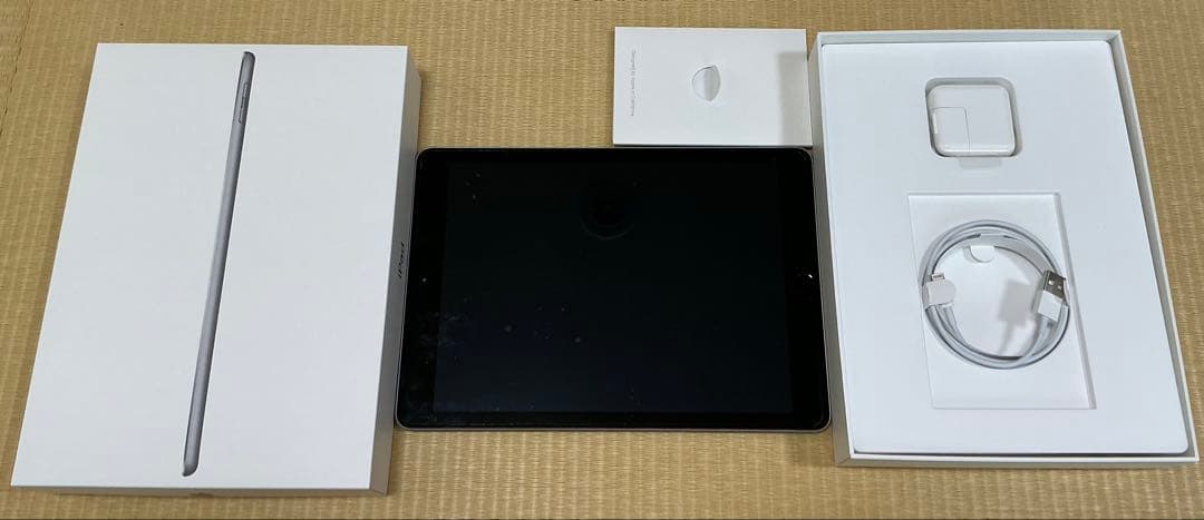 iPad 第5世代 Wi-Fiモデル 32GB 充電器付き　MP2F2J/A Apple iPad Wi-Fi 32GB 2017年春モデル MP2F2J/A [スペースグレイ