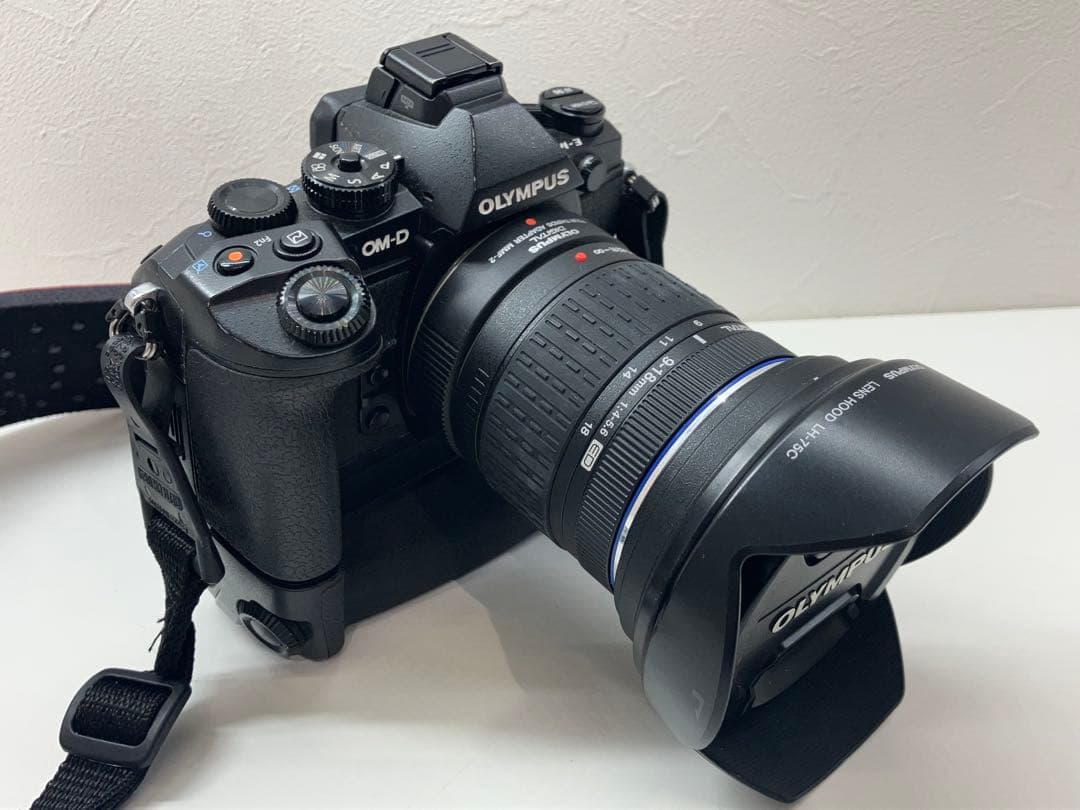 オリンパス　一眼レフ　E-M1 望遠レンズ　セット【②】 オリンパス 一眼レフ E-M1 望遠レンズ セット【②】 超望遠レンズ装着