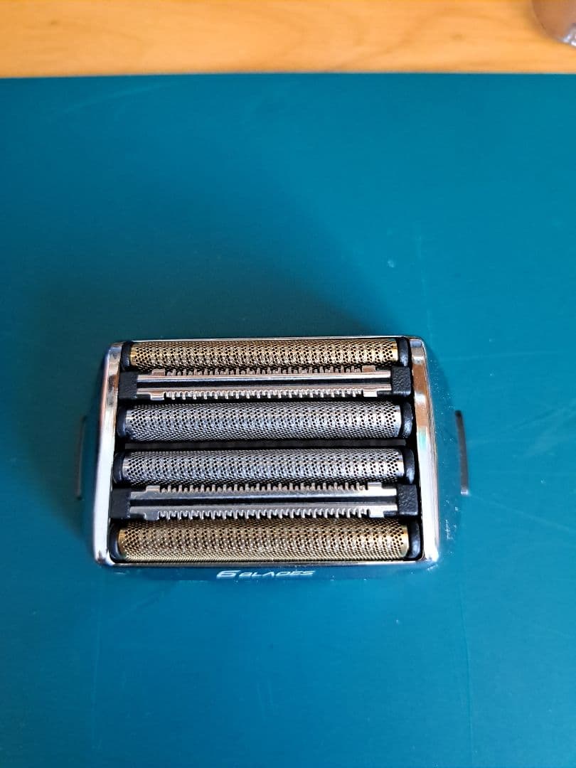 週末限定 値下げ！電気シェーバーイズミ6枚刃IZFIZF-V950S - メルカリ