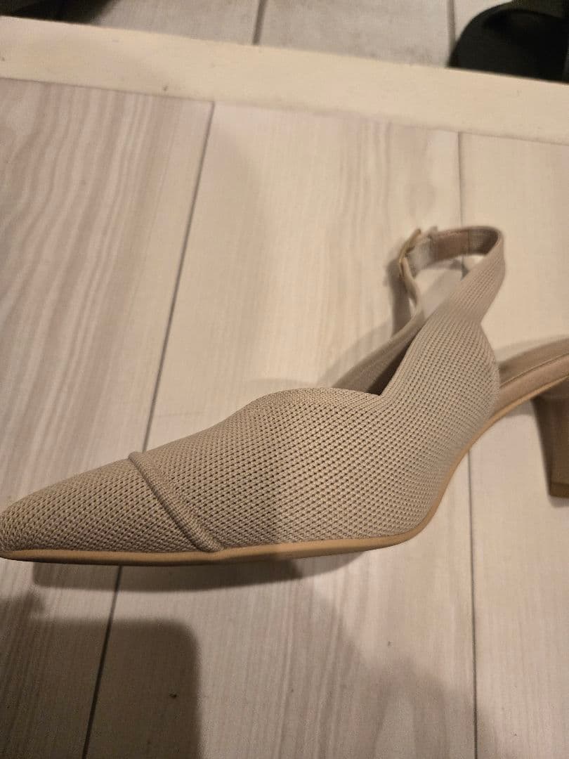 VIVAIA ADDISON ポインテッドトゥ スリングバック パンプス - メルカリ