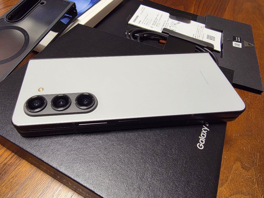SAMSUNG Galaxy Z Fold 5 直販1TBモデル オマケ付き - メルカリ