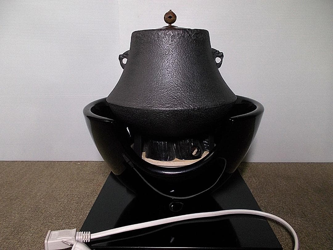 茶道具 富士釜 茶釜 真塗風炉型野々田電熱器 動作品 送料込み 野々田 風炉型電熱器 風炉 電熱器 茶道具 茶釜 セット電源コードなし