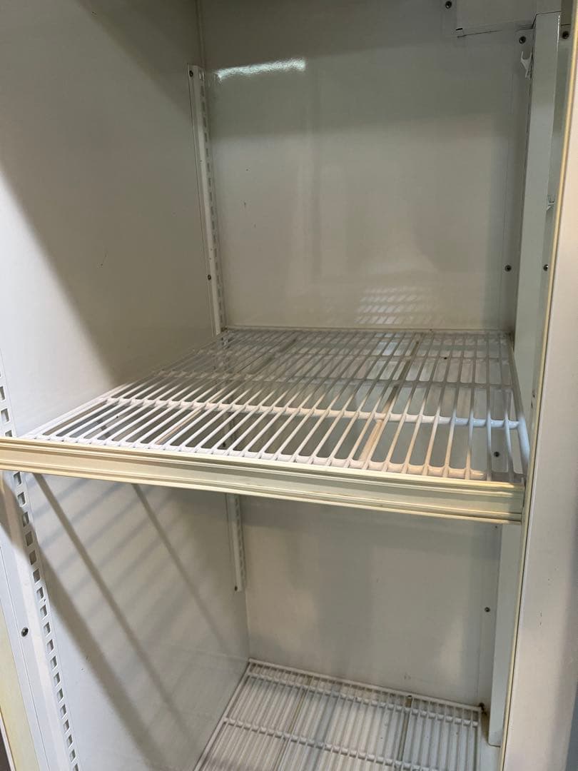 業務用 3ドア冷蔵庫 ショーケース スチール棚付き SANYO SRM 673Nの