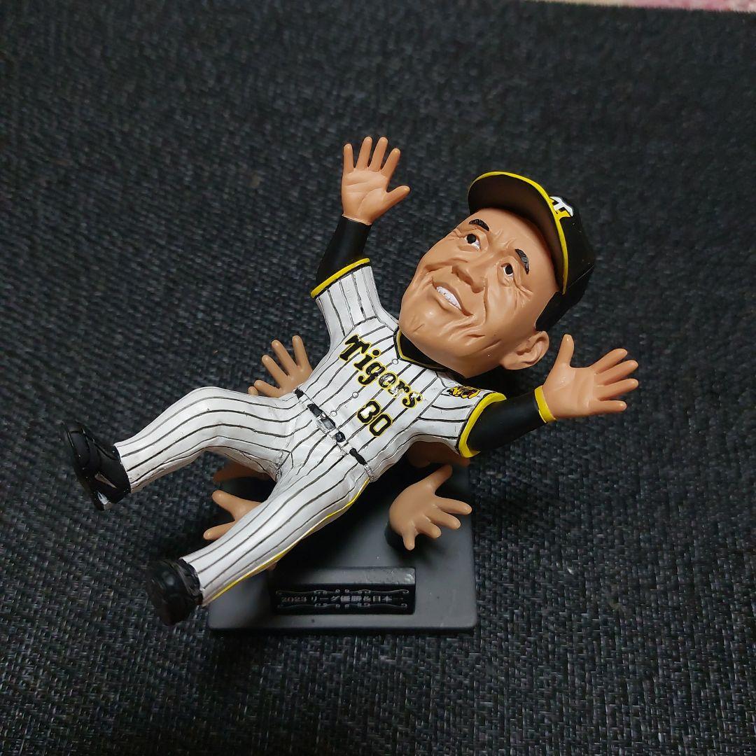 阪神タイガース #80岡田監督ボブルヘッド フィギュア - メルカリ
