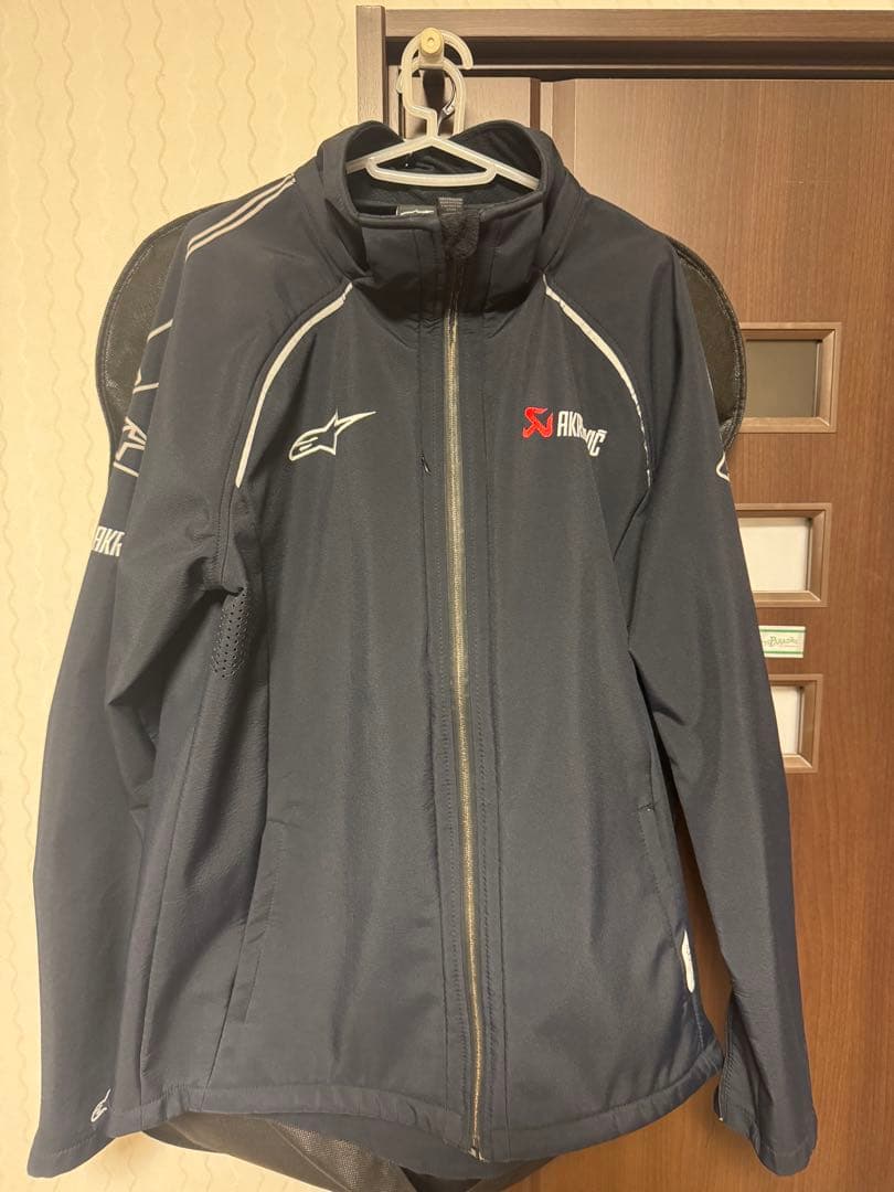 アルパインスターズ AKRAPOVIC コラボパーカー ジャケット AKRAPOVIC : Hoodie (Thick) AKRAPOVIC x Alpinestars Logo [AK801527]