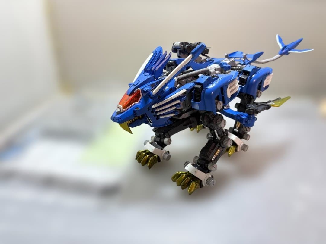 ZOIDS ゾイド HMM 003 1/72 ブレードライガー 全塗装完成品 ゾイド40周年アイテム！ 進化した「ブレードライガー」を基礎工作と