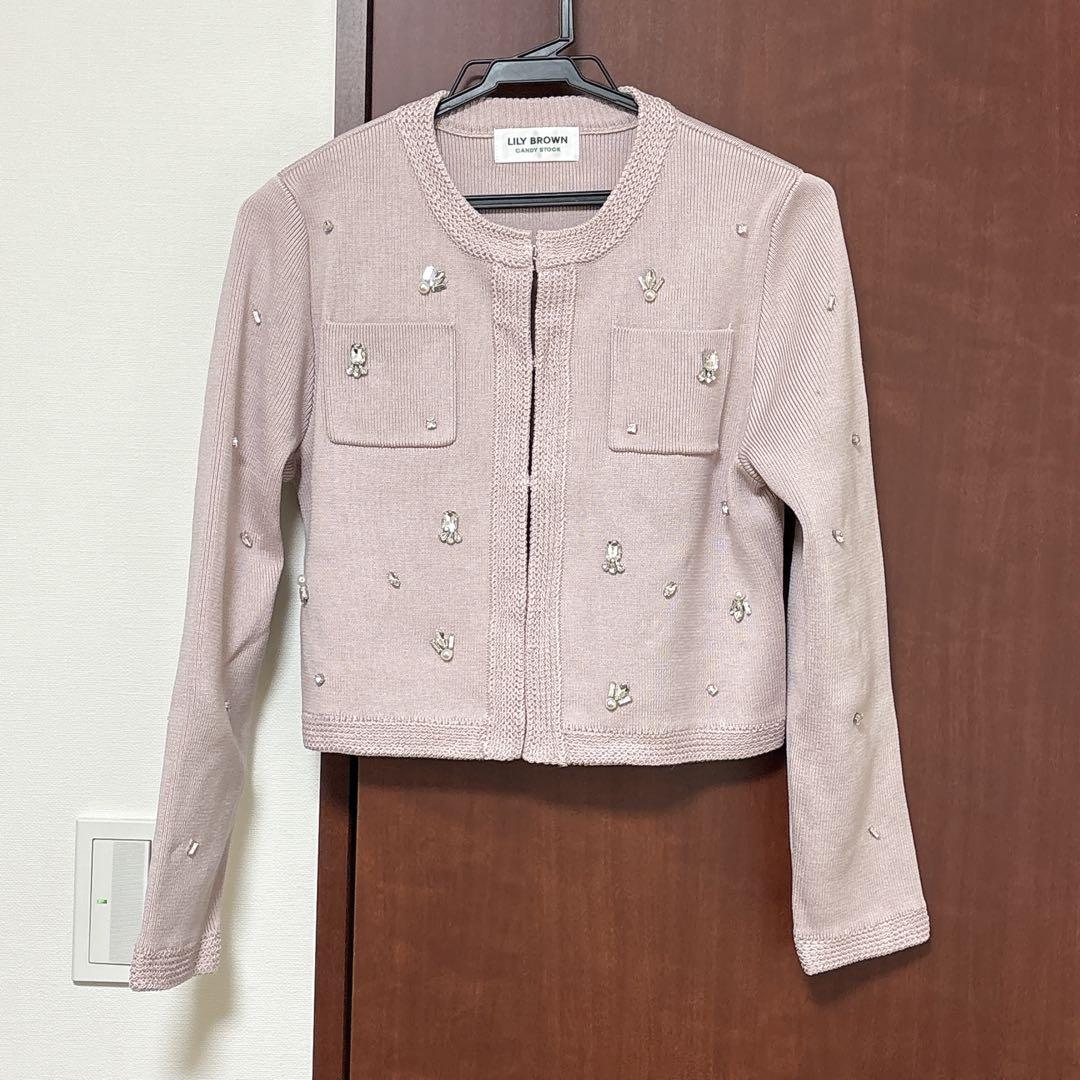 LILY BROWN マルチビジューノーカラーニットジャケット PNK - メルカリ