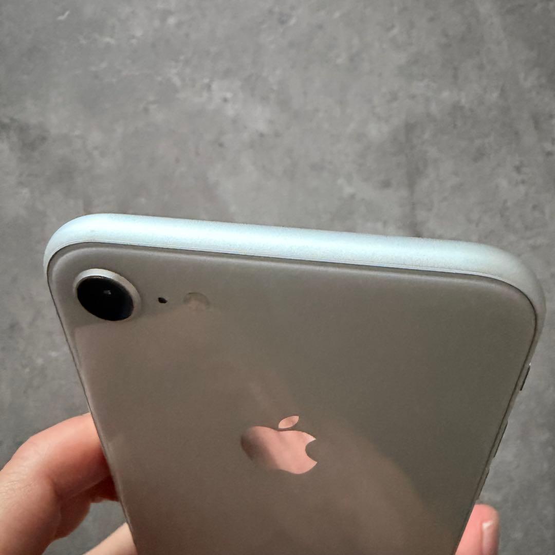 美品 iPhone8 本体 64GB シルバー SIMフリー - メルカリ