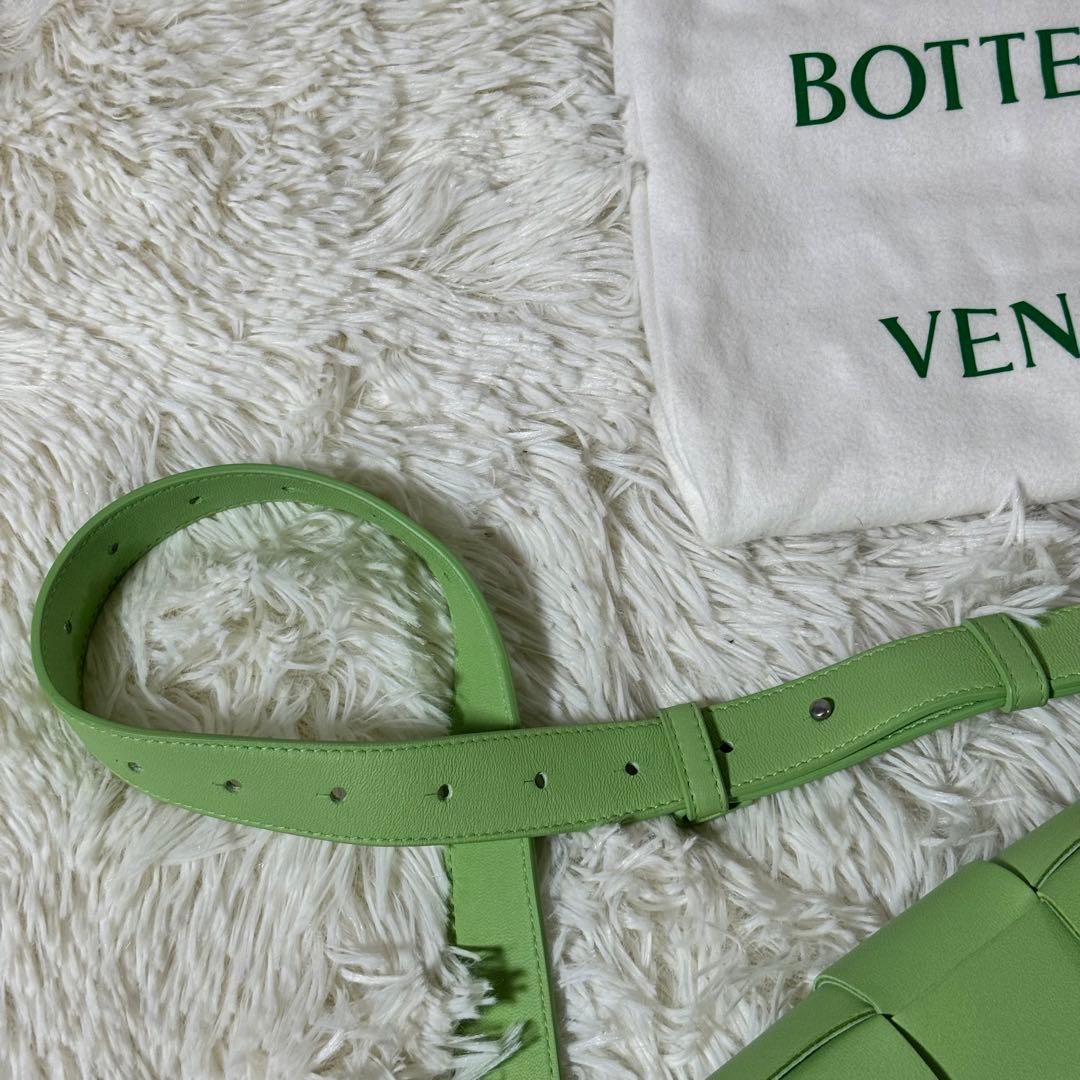 新品未使用✨ボッテガヴェネタ カセットミニベルト イントレチャート