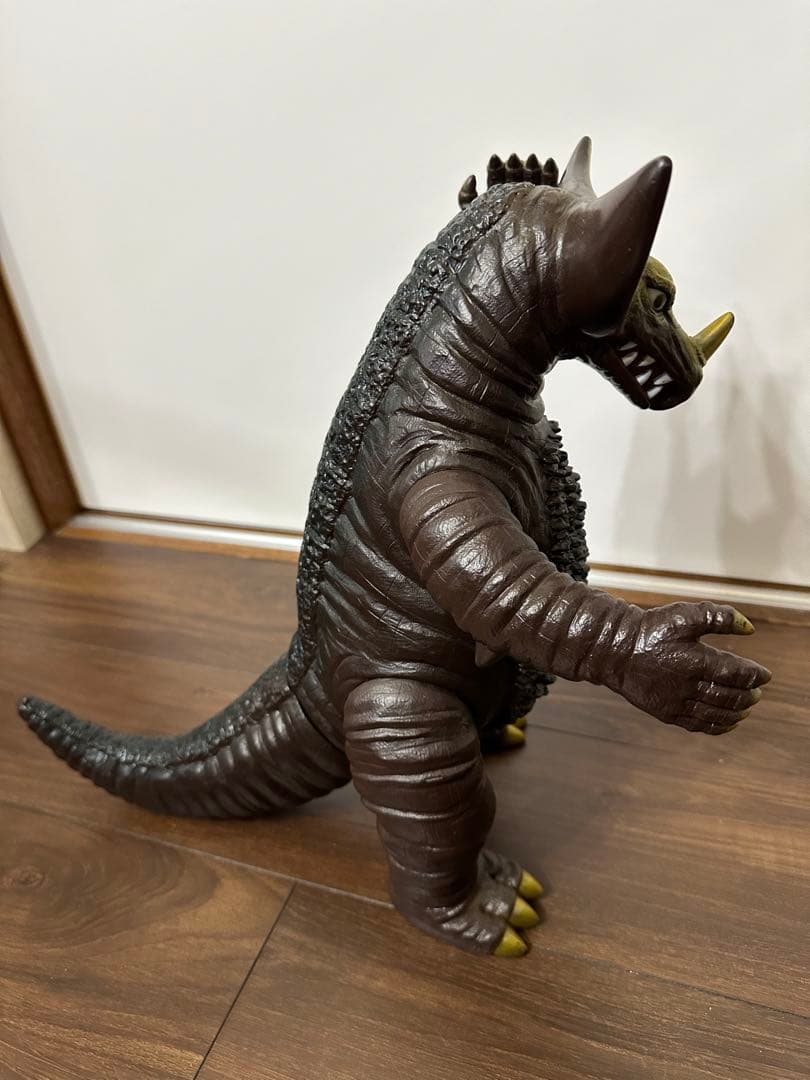 円谷プロバンダイJAPAN ゴモラ 全長36センチ