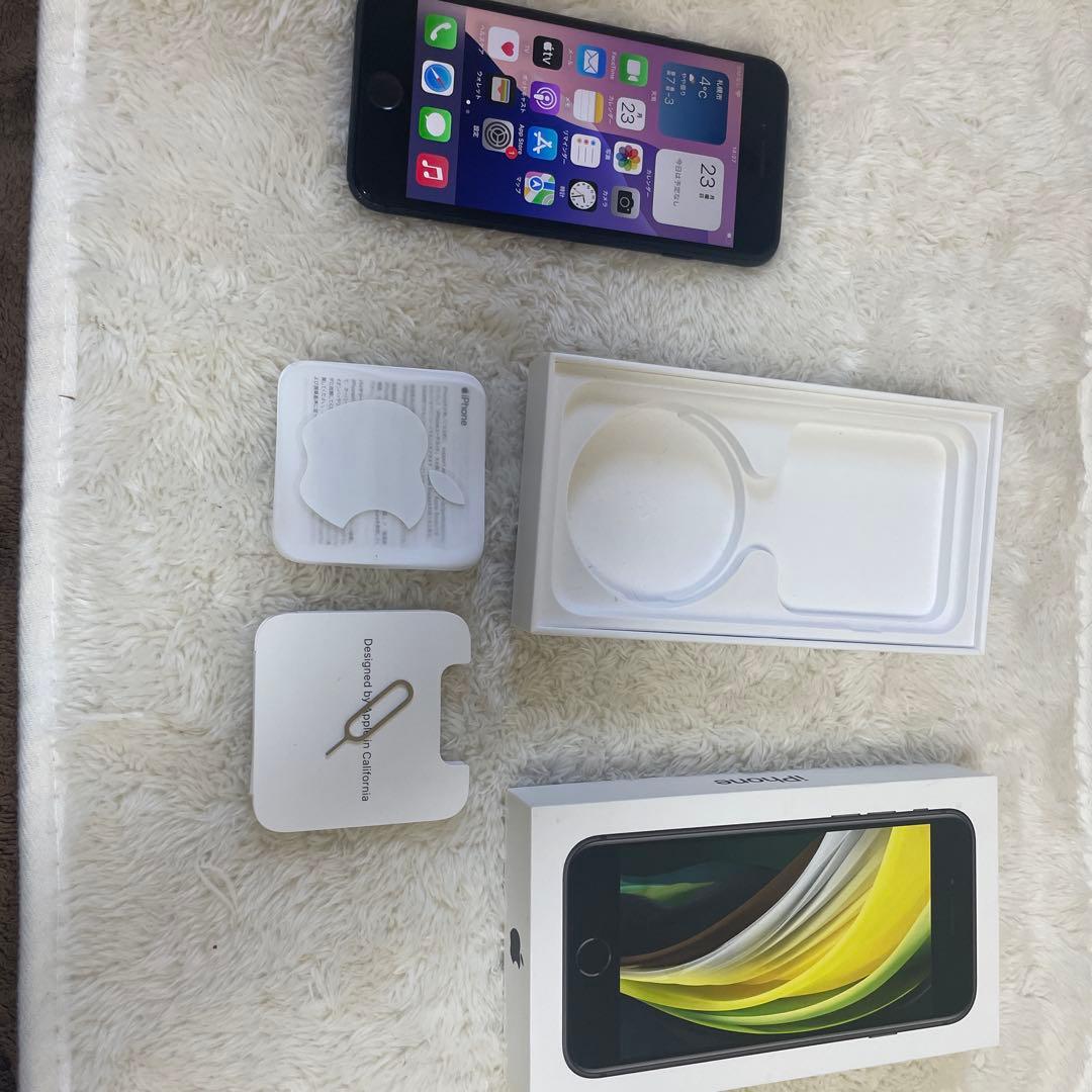 iPhone SE (第2世代) ブラック 本体 - メルカリ