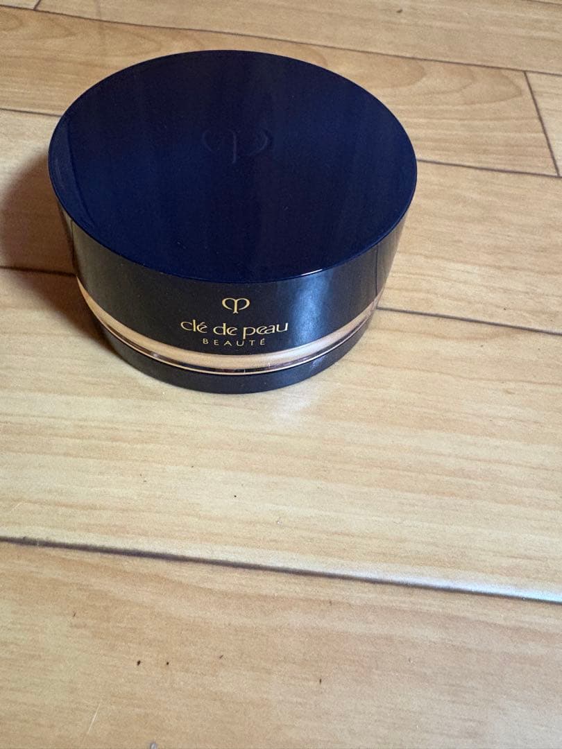 クレ・ド・ポー ボーテ グードル フェイスパウダー M #1 透明感の極みへ。内面から光を放つような品格の肌 クレ・ド・ポー
