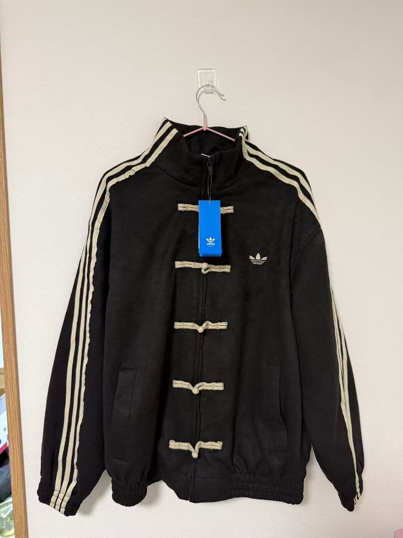 中国限定 アディダス 蛇年トラック スエード ジャケット 黒 L 中国限定 アディダス 蛇年トラック スエード ジャケットダークグレー L