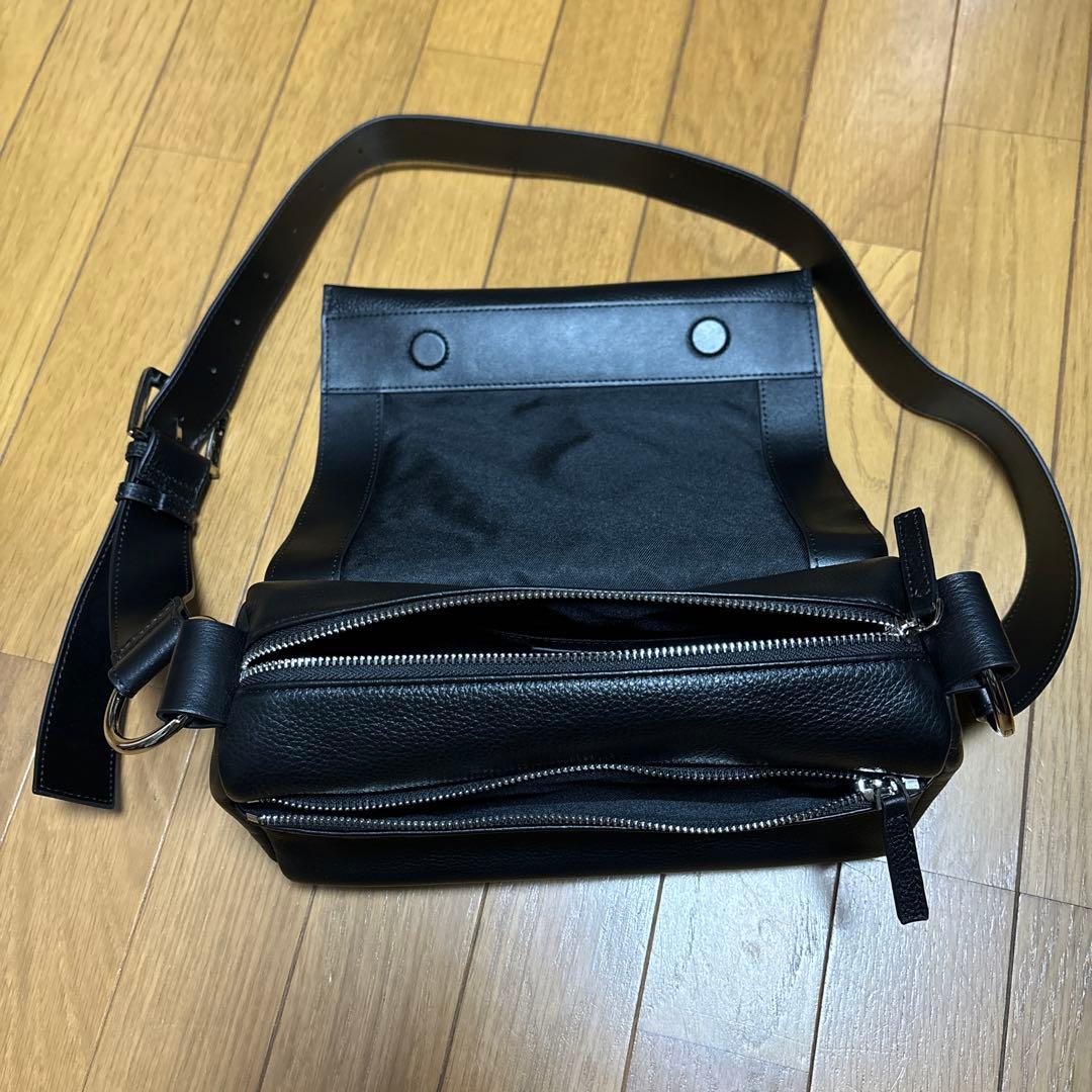 新品未使用】ビアズリー レザーリングボディバッグ ブラック - メルカリ