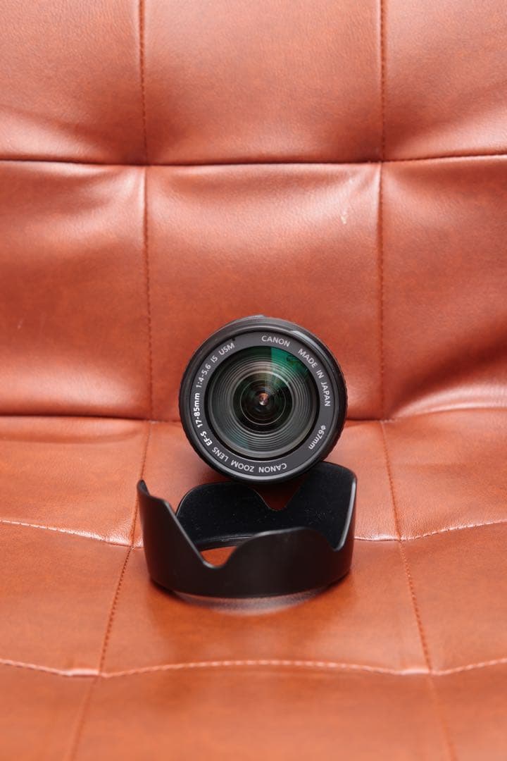 CANON EFS 17-85mm f/4-5.6 IS EW-73B付属
