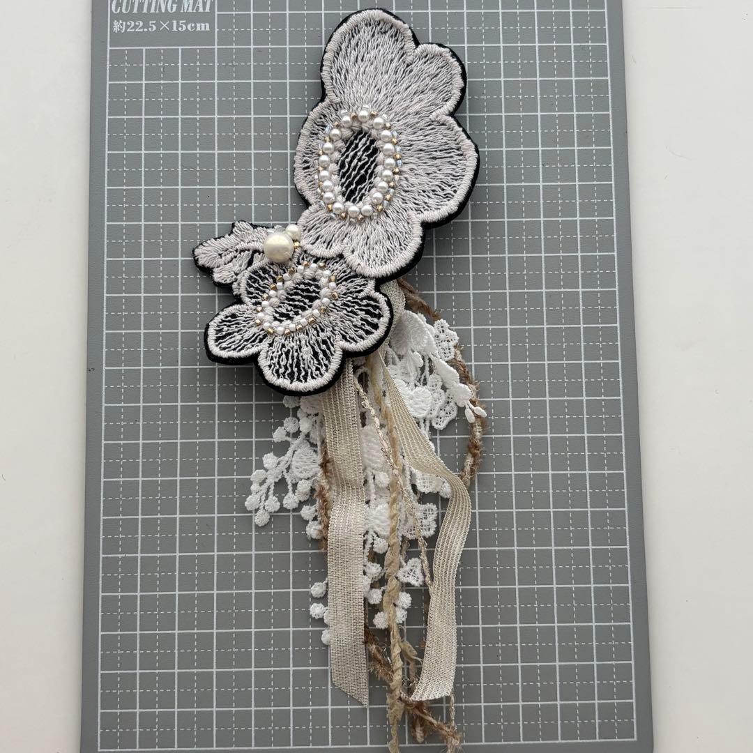 ②93 ミナペルホネン ブローチ コサージュアクセサリー ハンドメイド