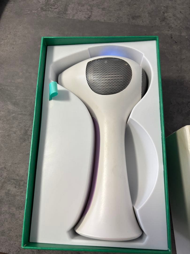 トリア 脱毛器 本体 + 充電器 - メルカリ