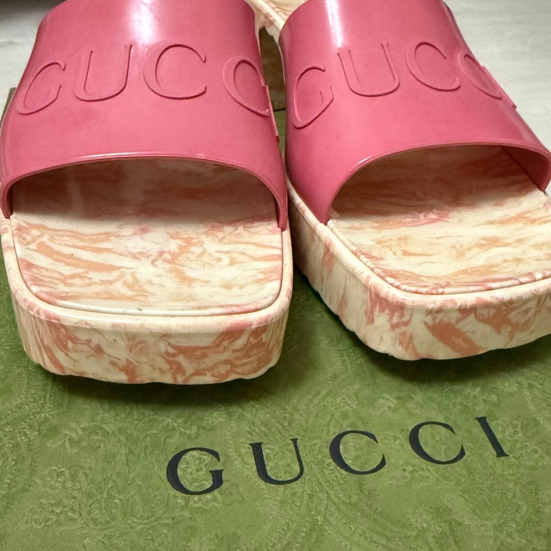 GUCCI シャイニーラバー サンダル 36 ピンク 箱付 - メルカリ