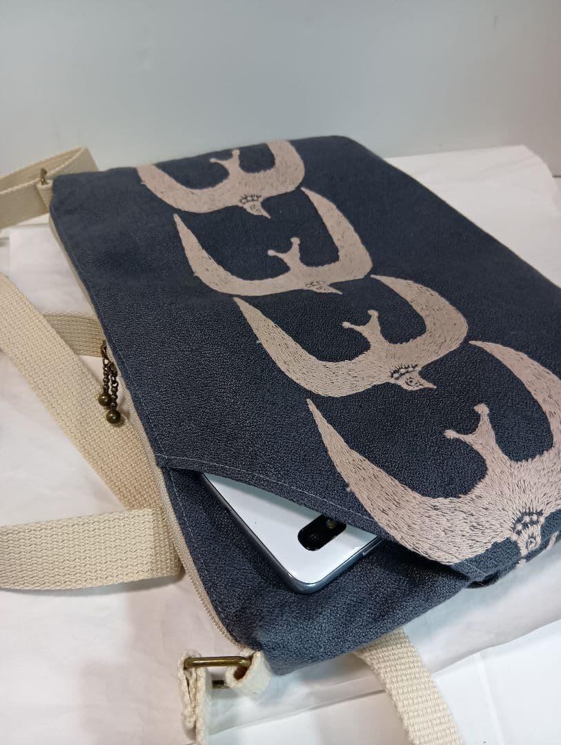 保温保冷ポケット付き♪ボディーバック 両面2ポケット付き♪ミナ