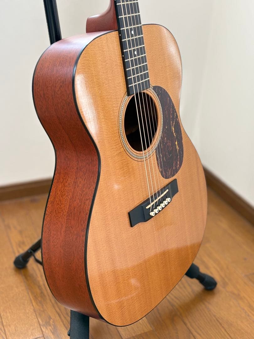 ⭐️クリスマスセール❣️ Martin OOO-16GT オール単板 - メルカリ