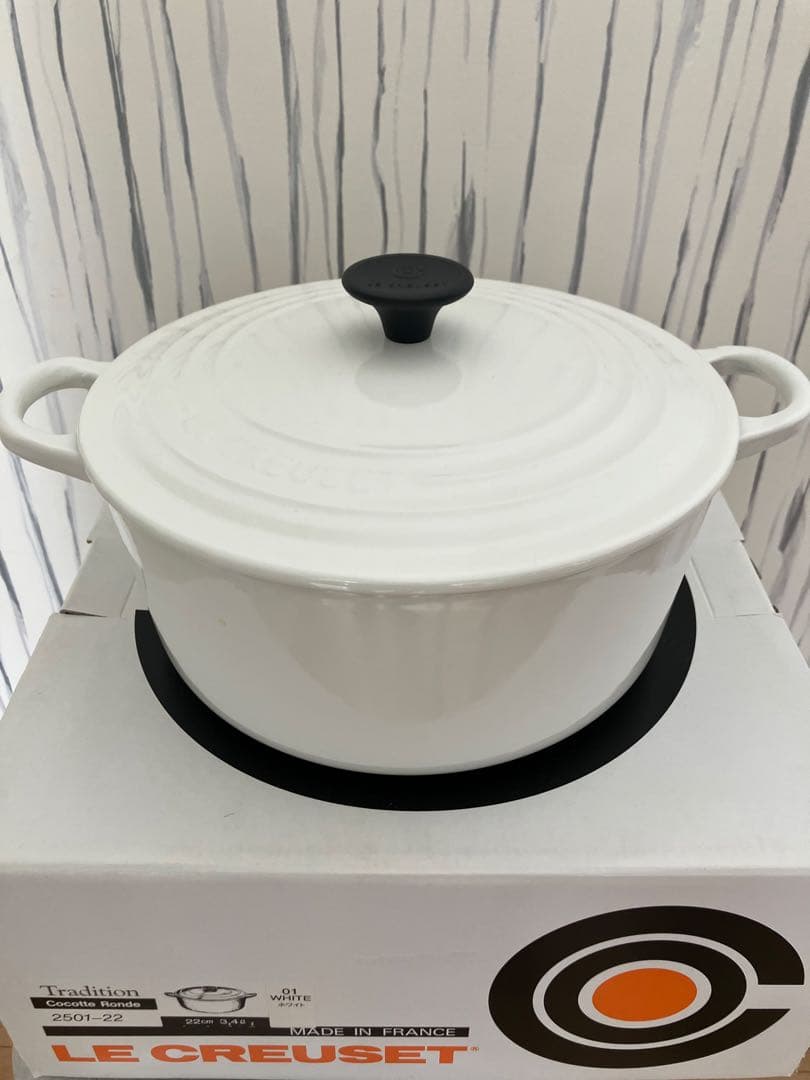 【未使用品】LE CREUSET ココット・ロンド 22cm ホワイト シグニチャー ココット・ロンド 22cm メレンゲ (シルバーツマミ