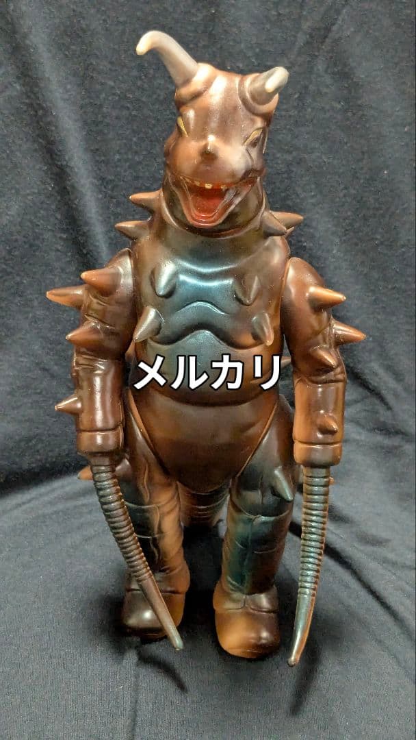 ブルマァク バンダイ グドン ソフビ 復刻 ブルマァクの『帰ってきたウルトラマン』怪獣から「グドン」出現