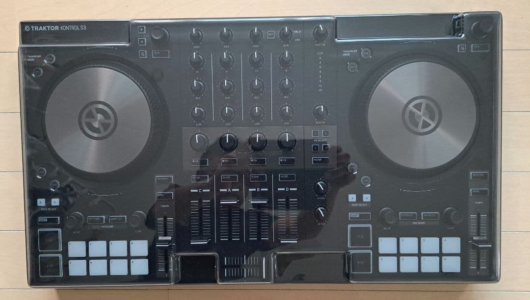 美品TRAKTOR KONTROL S3 + デッキセーバー +T Pro3保証 Native instruments Traktor Kontrol S3 + Decksaver Case/flight