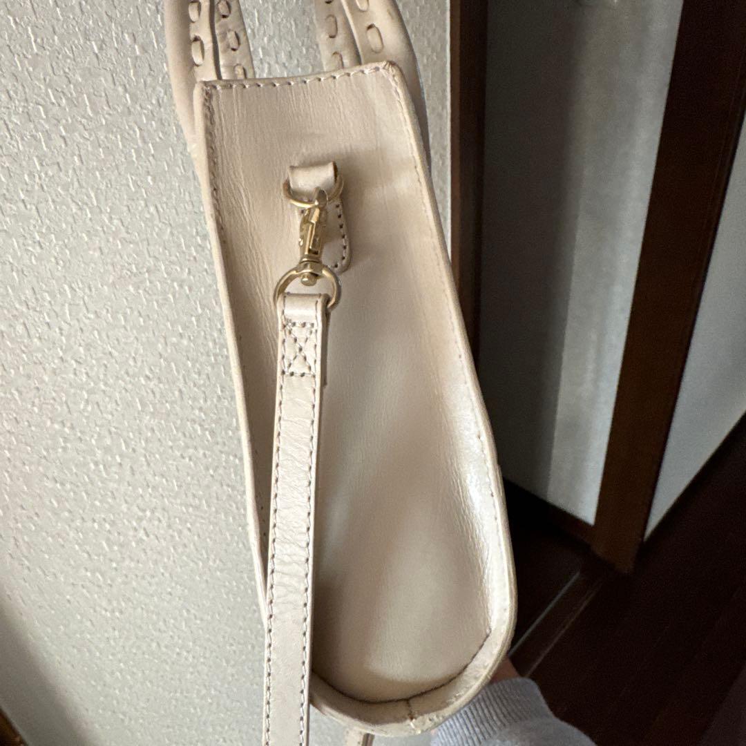 Carving Tribes エンボス花柄ショルダーバッグ - メルカリ