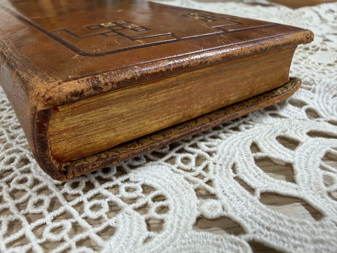 1932年 フランス語 Missel ミサ典 革装丁 三方金 挿絵入り 祈祷書