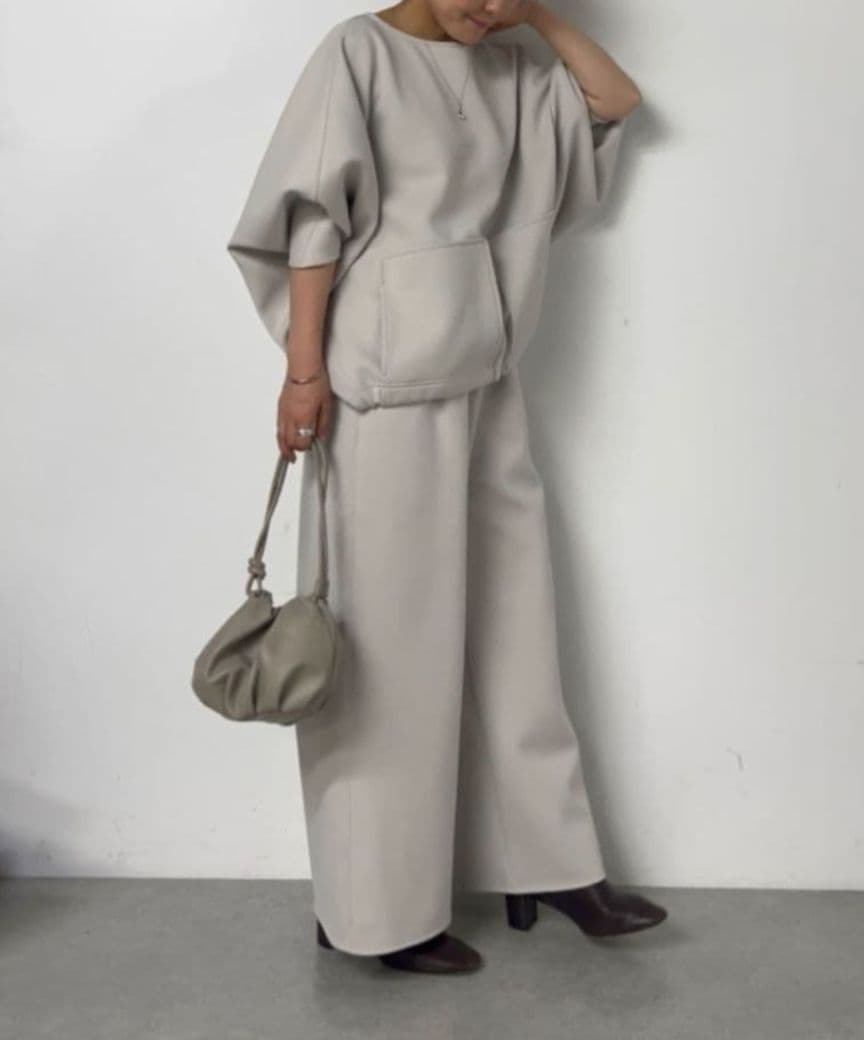 2.2万 今季新品 ビアズリー リップルダンボール トップス グレージュ