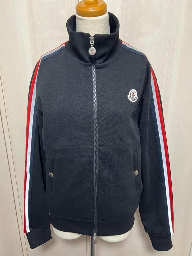 新品未使用☆MONCLER Strippedtricolor ジャージ S 黒色 - メルカリ