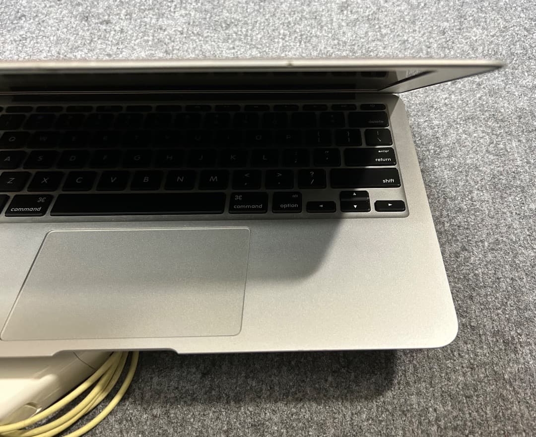MacBook Air 2015 1.6Ghz 128Gb 11インチ USキー