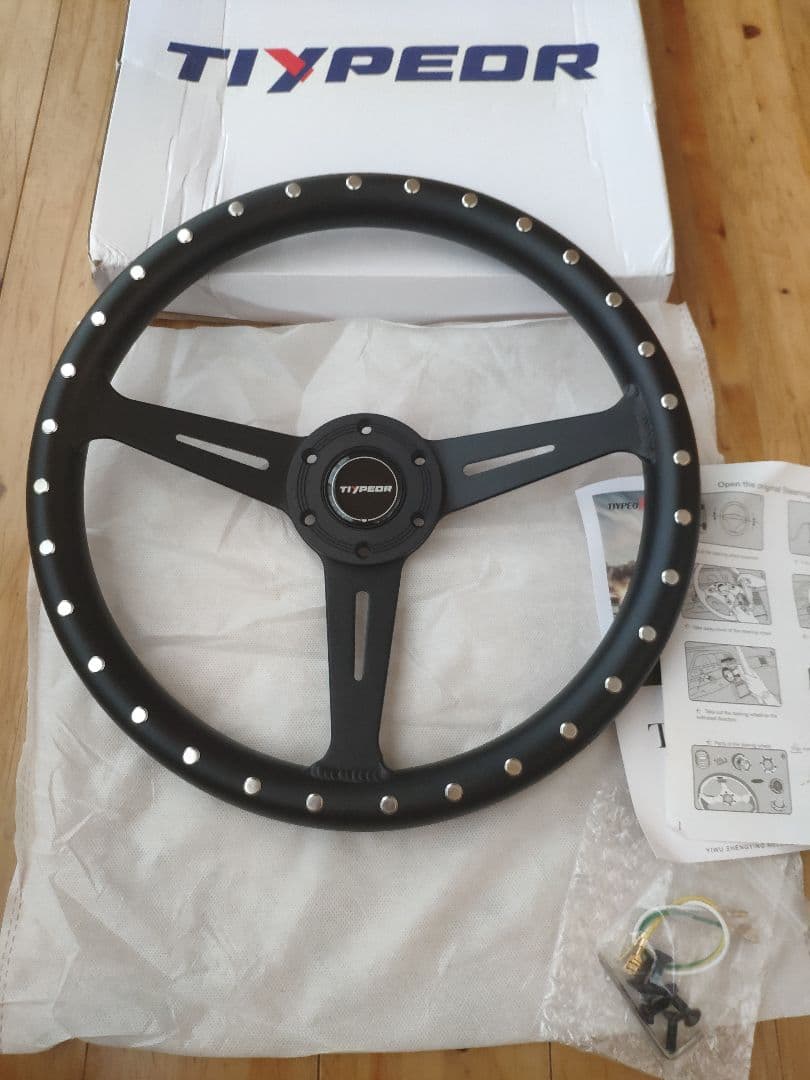 新品・未使用 フルビレット 黒 350mm MOMOピッチ70 リベットSS32