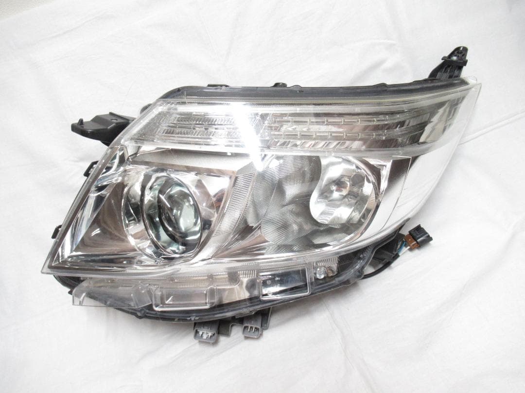 80 前期 ノア　エスクァイア 左 LED ヘッドライト　81150-28721 トヨタ ノア エスクァイア 前期 ハイブリッド ヘッドライト 左 81150