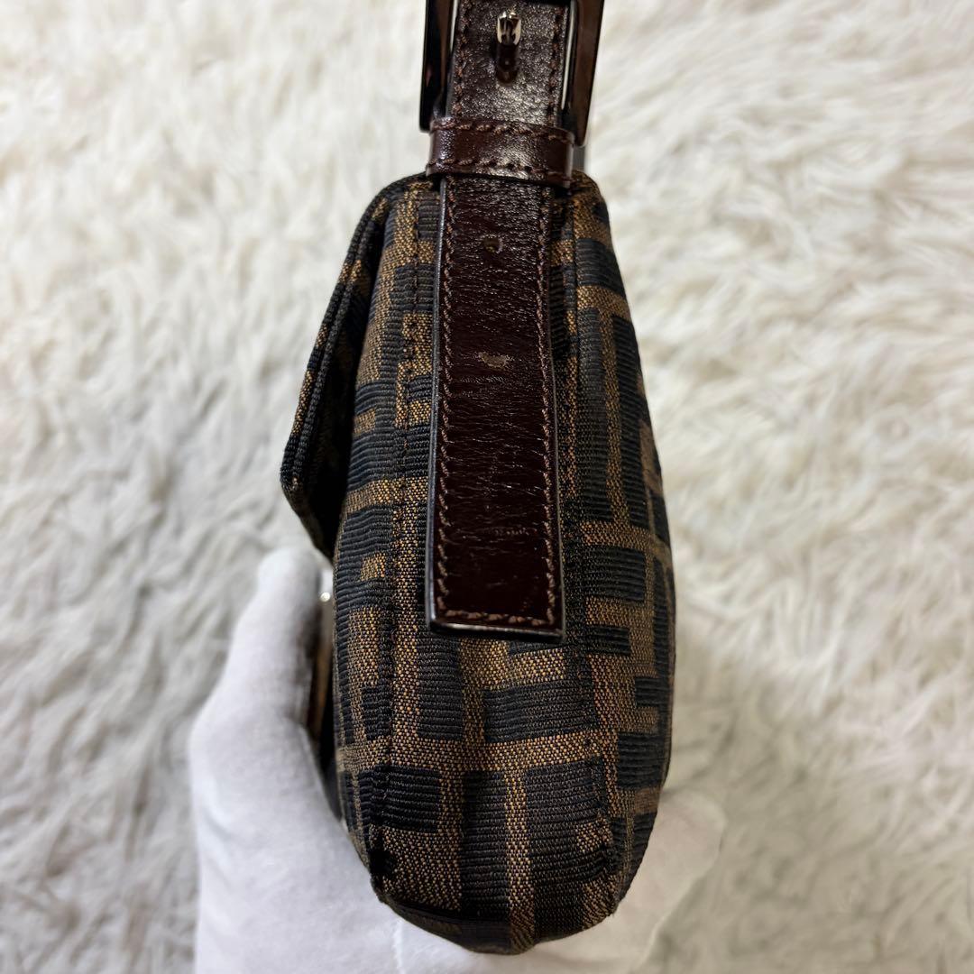 極美品□FENDI マンマバケット ズッカ FF金具 ブラウン ショルダー