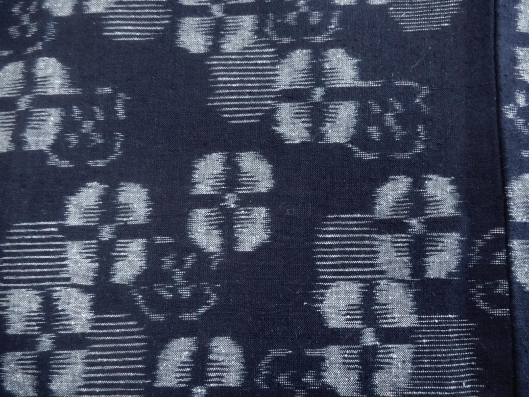 木綿・弓浜絣単衣着物・手織り藍染 ・地厚 - メルカリ