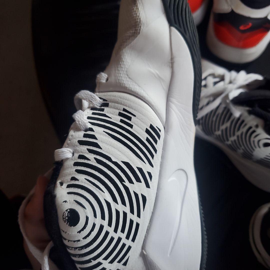 Nike バスケットボールシューズ ホワイト/ブラック - メルカリ