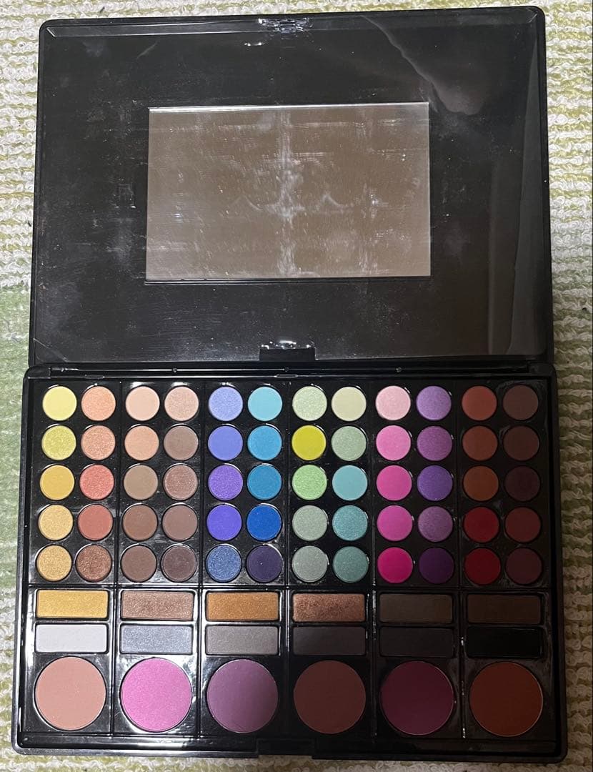 多彩パレット アイシャドウ チーク ナチュラル チークN｜CEZANNE他、3商品を使った口コミ - 500円でお釣り