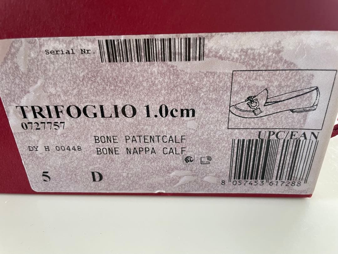 【極美品】Salvatore Ferragamoエナメルパンプス　22.5cm