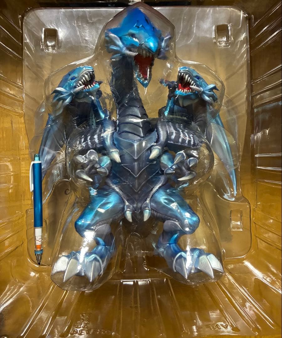 遊戯王 青眼の究極龍 ビッグサイズフィギュア 海外限定販売品 - メルカリ