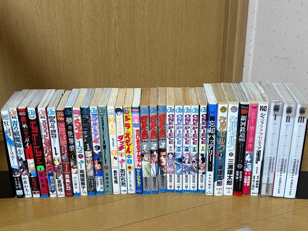 初版本34冊まとめ売り オマケ11冊付き Bookshelf Introduction] Introducing over 3,000 manga books
