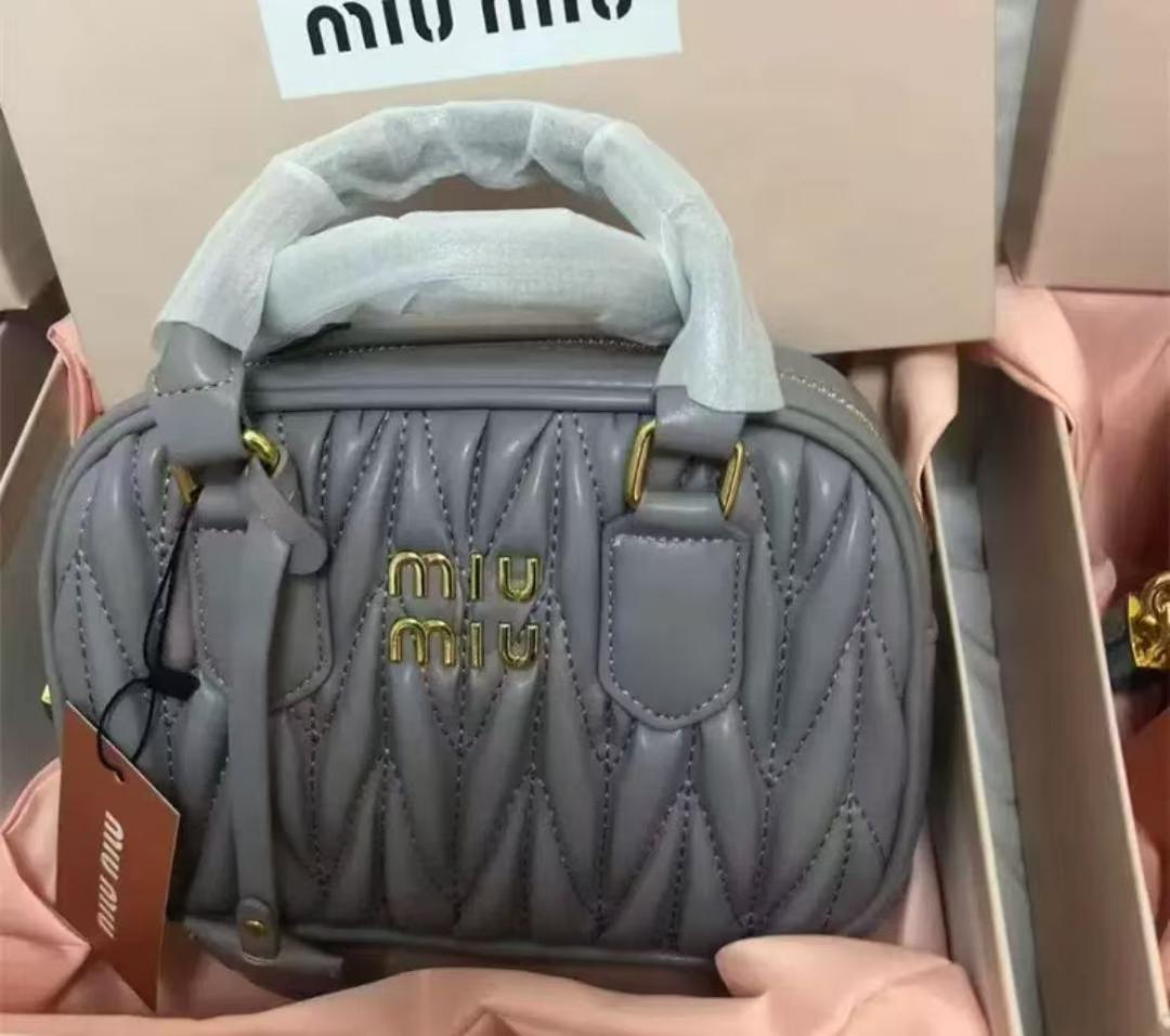 MIUMIU グレー ショルダーバッグ miu miu（ミュウミュウ） 良品 マテラッセ レザー 2way トートバッグ