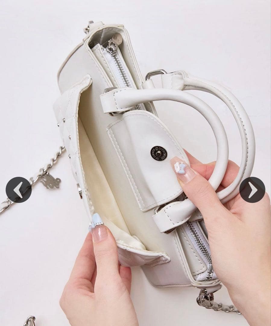 ミシェルマカロン マルチショルダーバック 白 - メルカリ